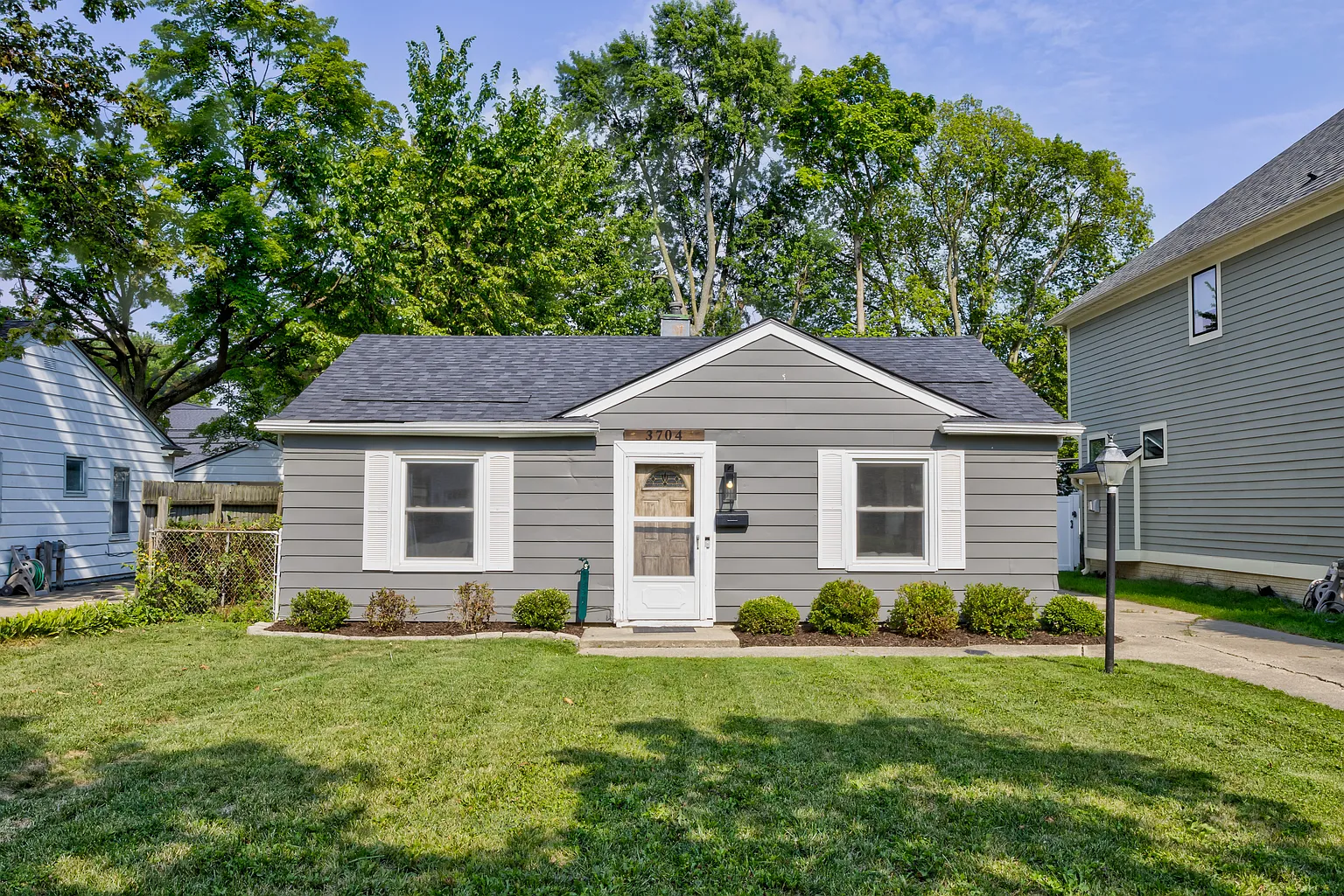 3704 Linwood Ave photo 1