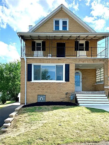 920 Elm St photo 1