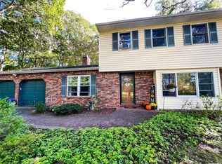 6 Nottingham Ct, Ridge, NY 11961