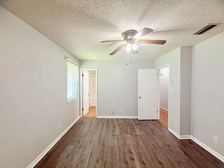 4904 Andrea Ln — Photo 5