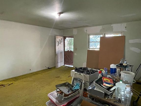 4th image of 900 NW 2nd St
