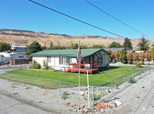 222 20th St, Bridgeport, WA