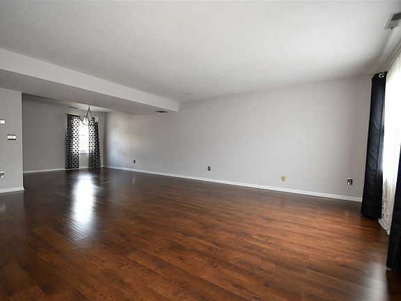 3rd image of 3540 W Richwoods Blvd #21