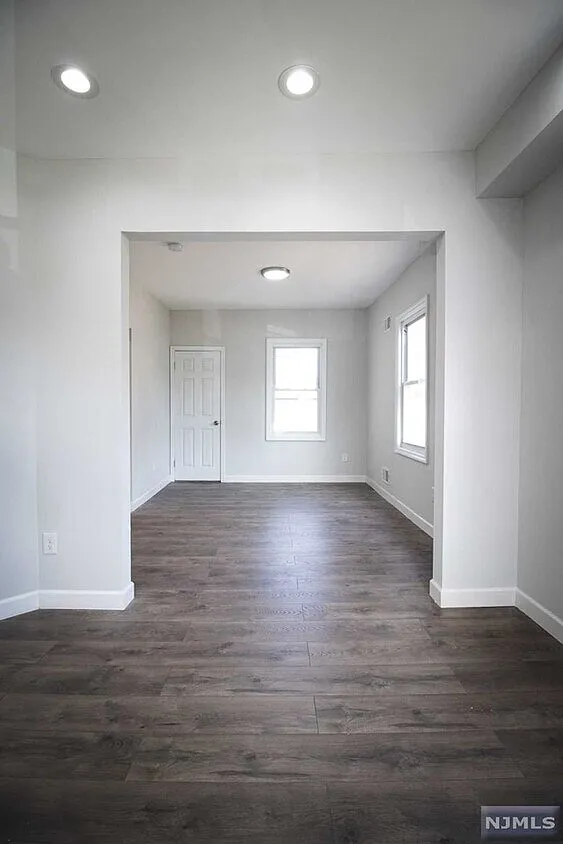 81 Dewey St — Photo 3