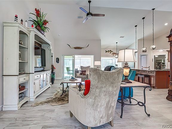 4th image of 4826 W Custer Dr
