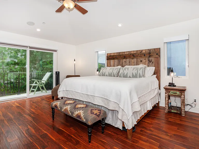 527 Liverpool Dr — Photo 10