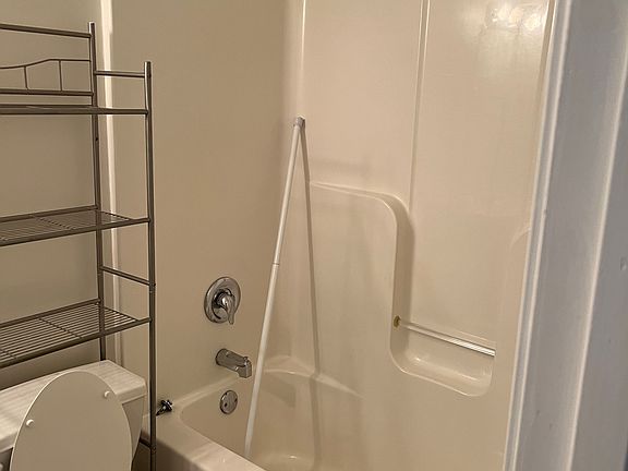3rd image of 1100 Stonehaven Cir