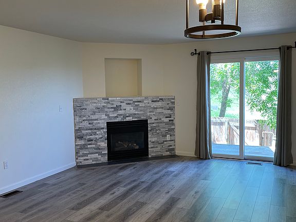 4th image of 784 Gateway Cir