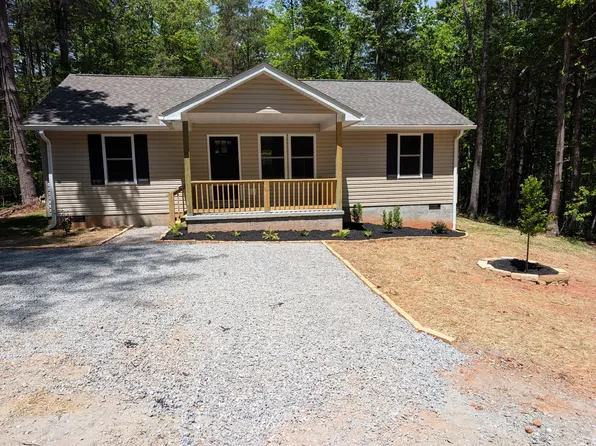 3 Woodland Hills Dr, Franklin, NC 28734