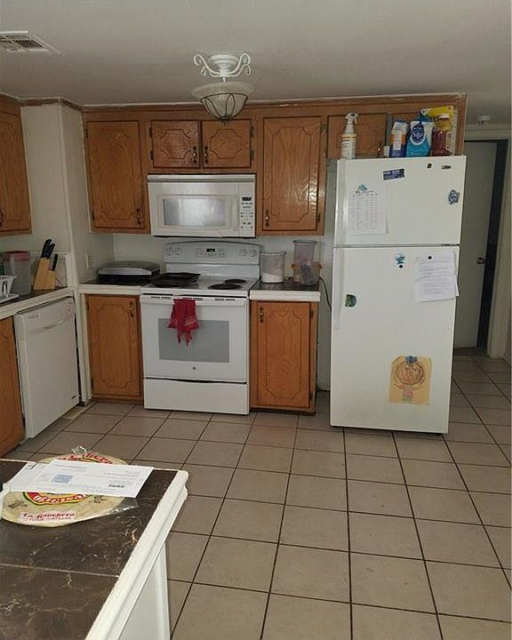2nd image of 1540 Crossroad