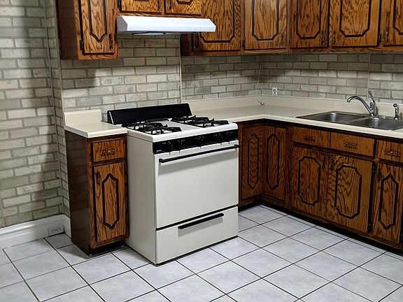 4th image of 3906 N Kedzie Ave #2