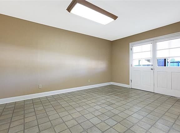 5th image of 301 W Saint Jean Baptist St