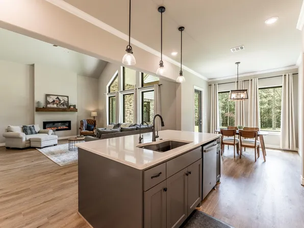 111 Eagle Run Rd, New Waverly, TX 77358