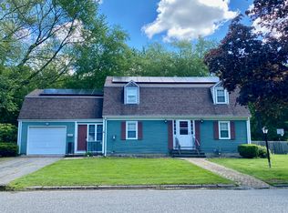 10 Valley Dr, Bristol, RI 02809