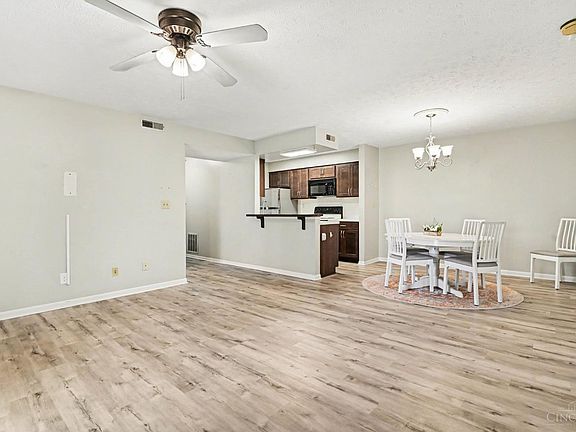 2nd image of 5982 Meadowcreek Dr #2