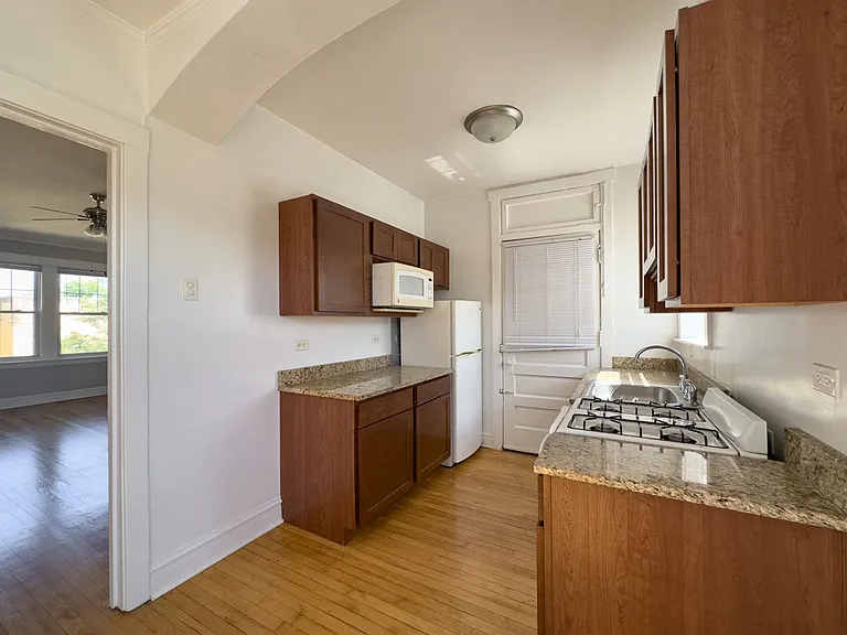 4402 N Rockwell St #4 — Photo 4