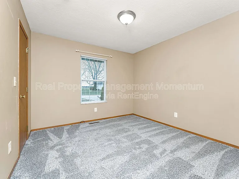 2671 N Cedar Ave — Photo 7