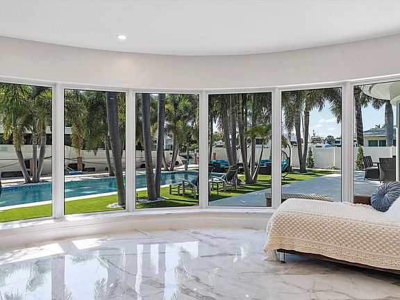 3rd image of 207 Royal Palm Dr