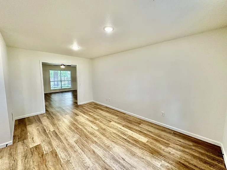 802 E Kara Ln — Photo 6