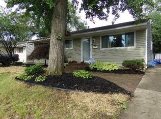 1568 Selkirk Rd, Columbus, OH 43227