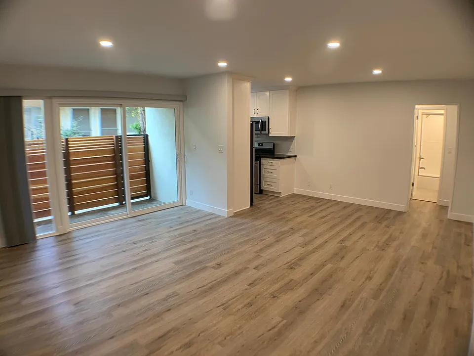 1516 Colby Ave #5