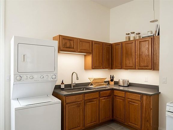 4th image of 2613 1st St