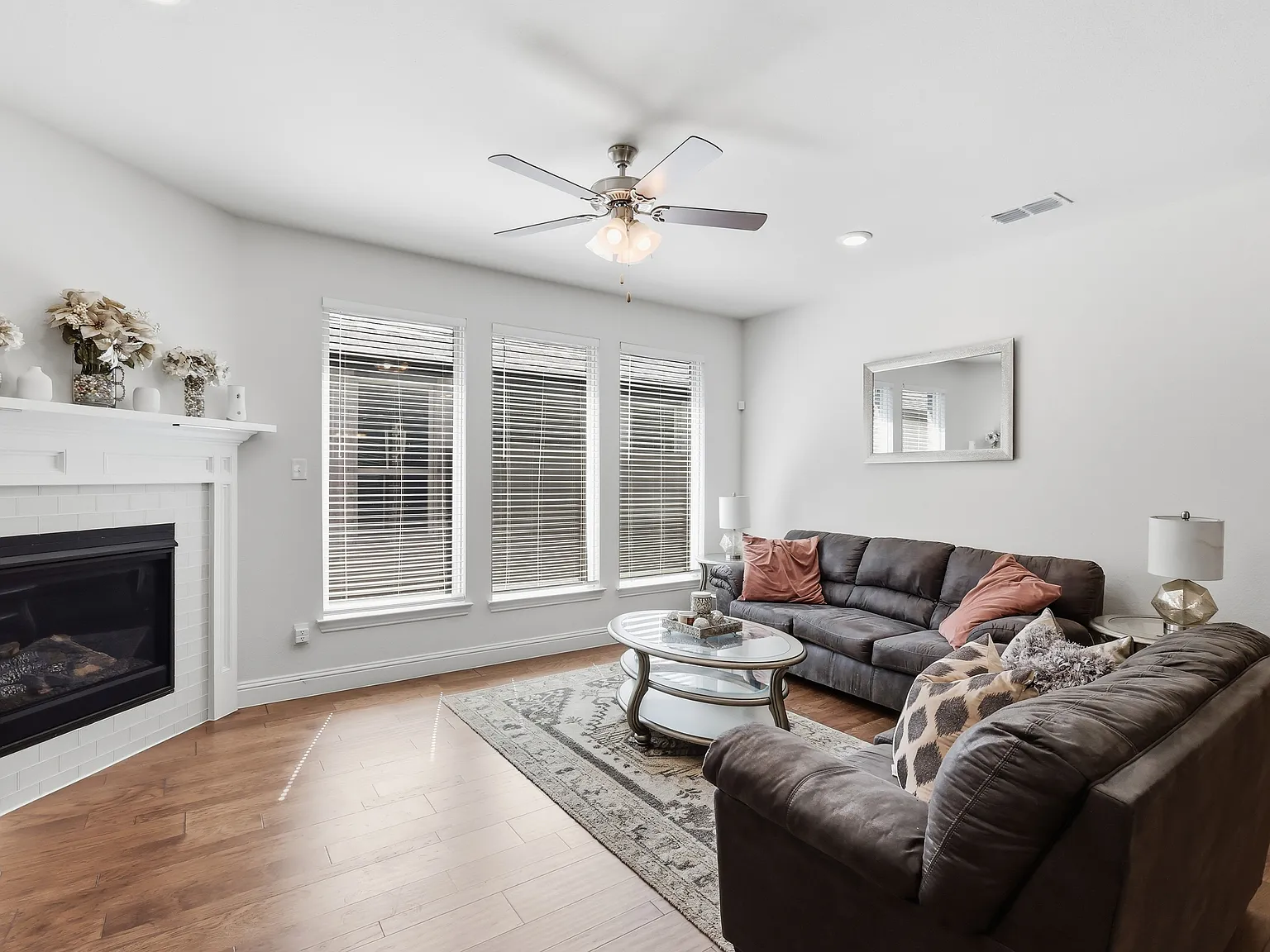 3 bed, 1756 sqft, $2,225 — Photo 4