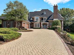 9 Longwood Dr, Burr Ridge, IL 60527