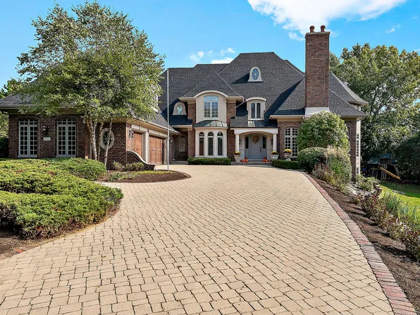 9 Longwood Dr, Burr Ridge, IL 60527