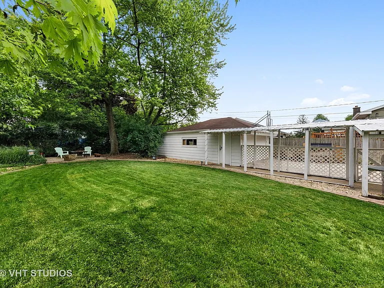 721 N Bierman Ave — Photo 2