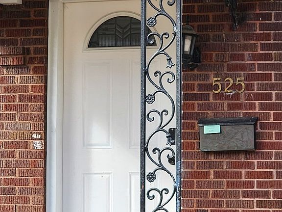 2nd image of 525 S Westlawn Ave