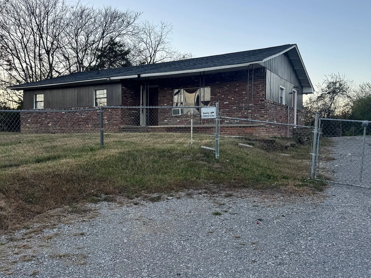 3 bed, 1352 sqft, $1,900 — Photo 2