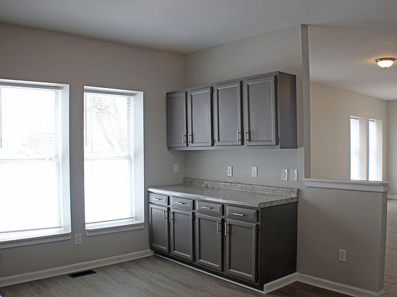 5th image of 519-525 Moore St #521