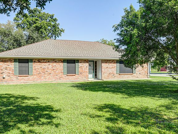 2nd image of 707 Belle Place Olivier