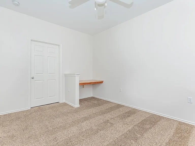 San Pedro Apartments — Photo 49