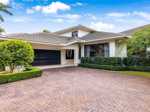 7185 E Lago Dr, Coral Gables, FL 33143