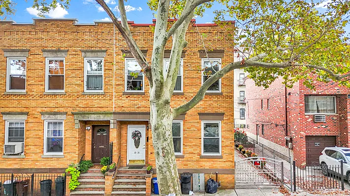 Rented by Halvatzis Realty | media 1