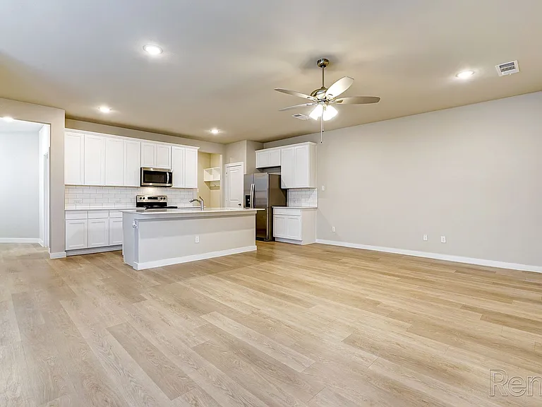4147 Tobin Dr — Photo 5