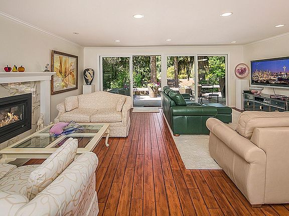 2nd image of 18522 NE 20th Pl