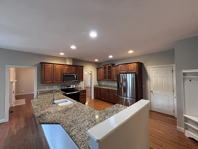 420 Lake Forest Dr SE — Photo 8