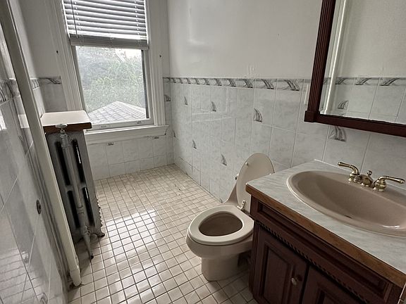 4th image of 624 Summit Ave #6