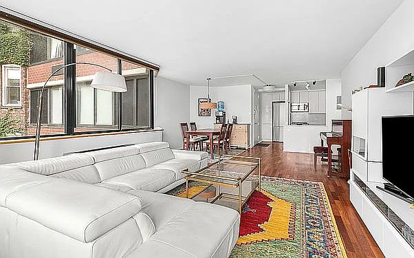 1st image of 206 E 90th St #3B