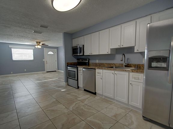 4th image of 6817 N Marie Ave #B