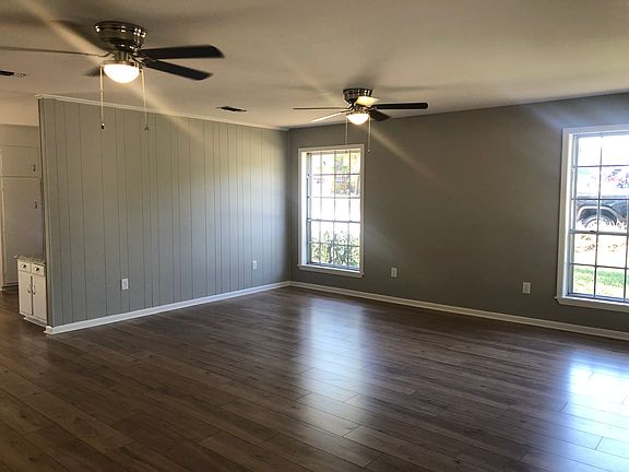 2nd image of 105 W Moore Ave