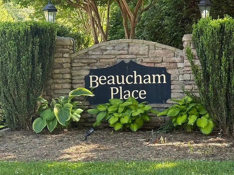 1476 Neville Gardens Ln — Photo 2