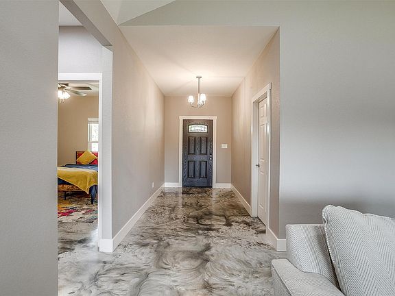 4th image of 105 Ruidoso Way