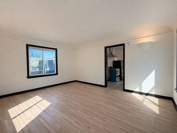 5th image of 1418 Yosemite Dr