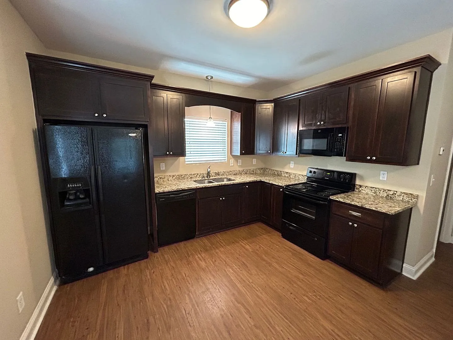 Pre-Leasing For August 5th 2027! — Photo 3