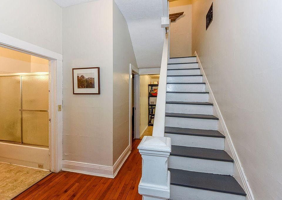 2nd image of 905 Poplar St