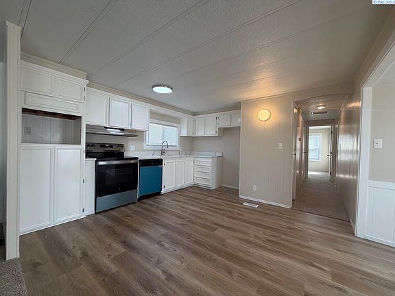 5th image of 2105 N Steptoe St Trailer 28
